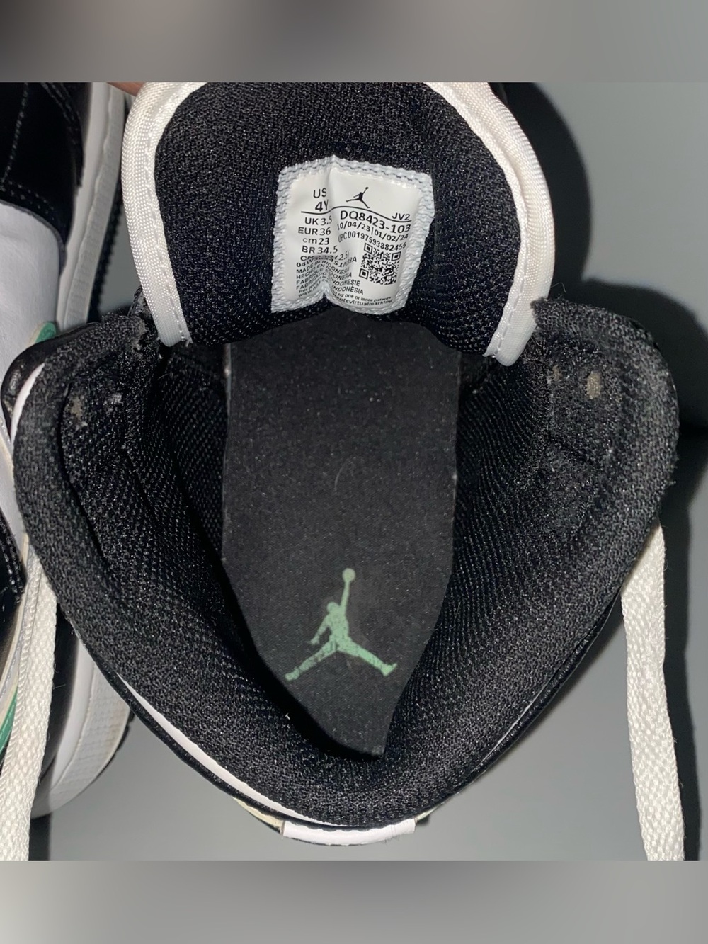 Air Jordan 1 Mid Green Glow size 4Y kids DQ8423-103 - Picture 8 of 8